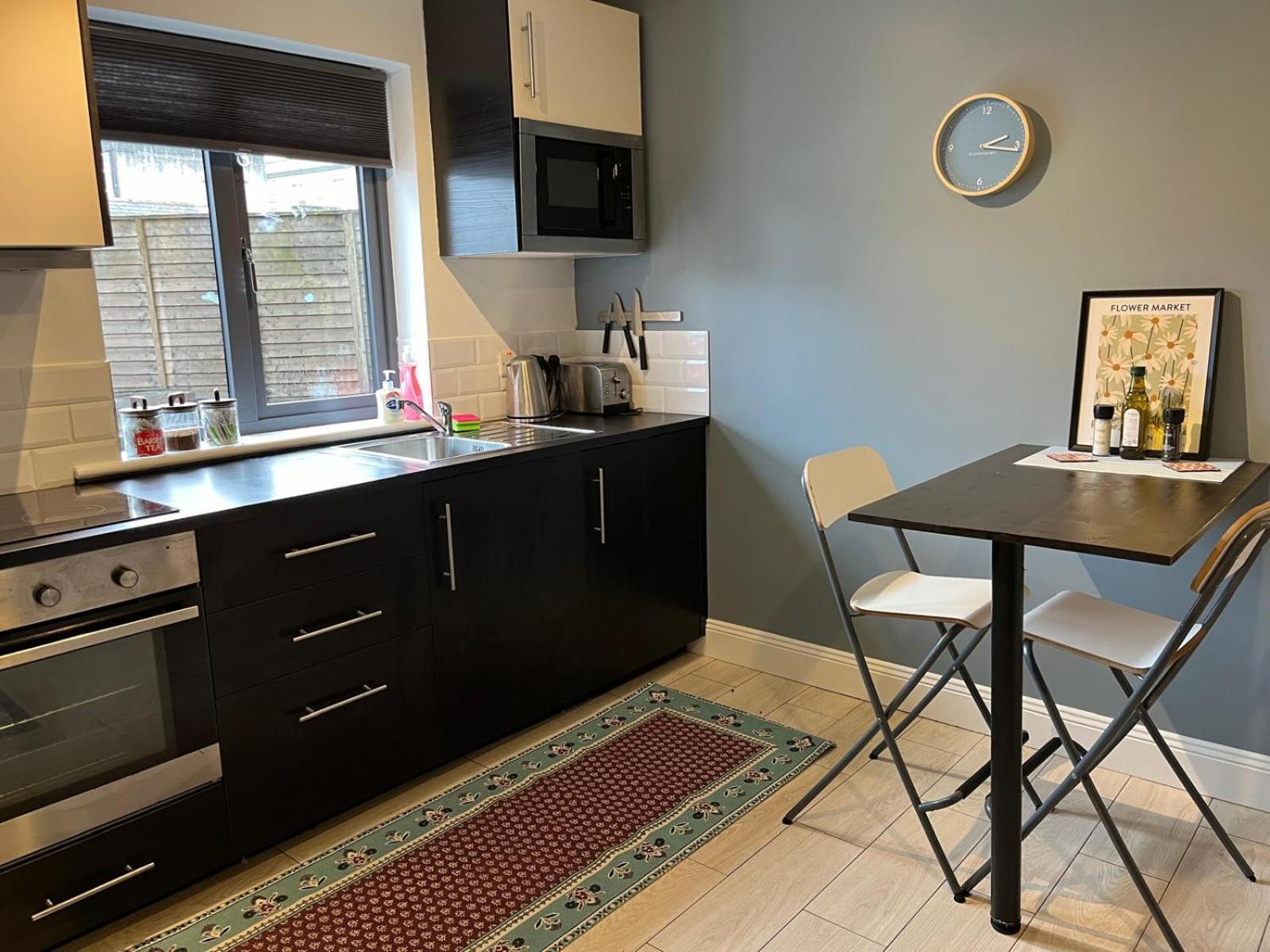 Woodquay Mews Apartment Голуей Екстериор снимка