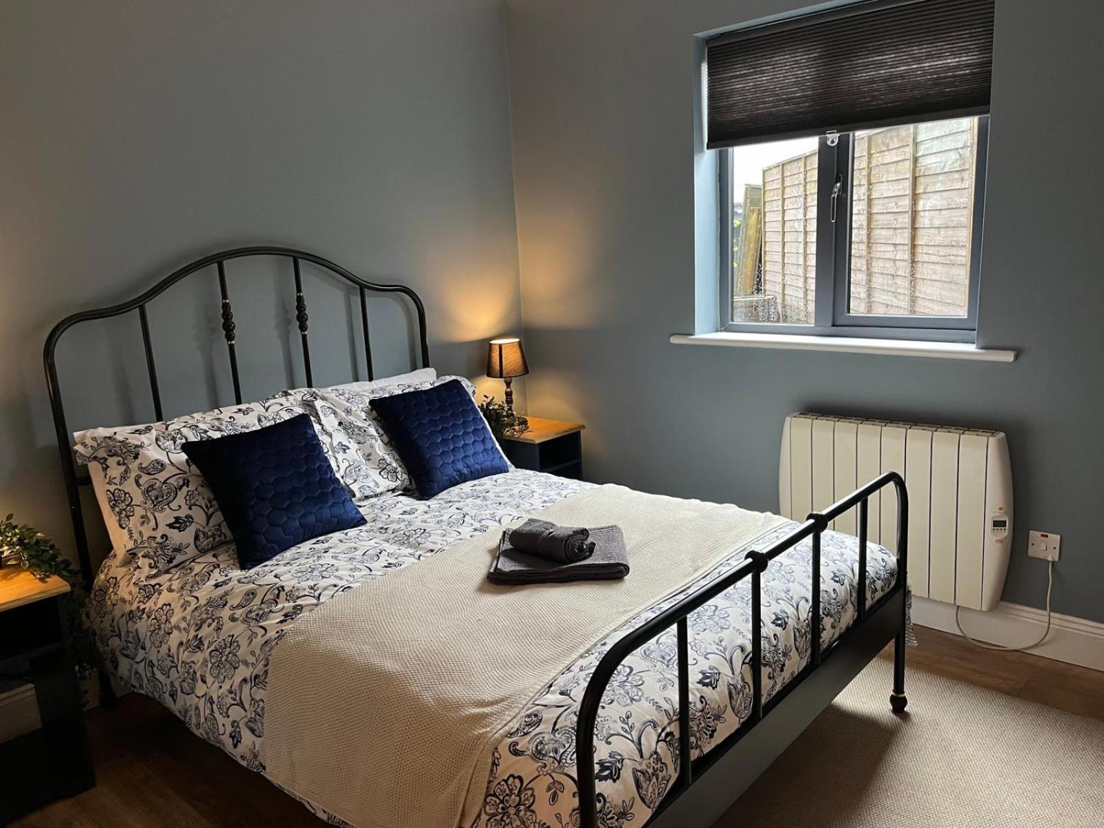 Woodquay Mews Apartment Голуей Екстериор снимка